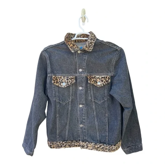 Vintage Trucker Denim Jacket with Faux Fur Leopard Print Trim - Size M